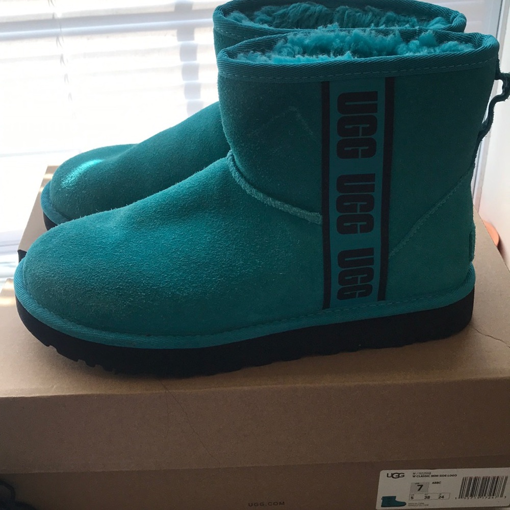 UGGs Classic Mini Side Logo